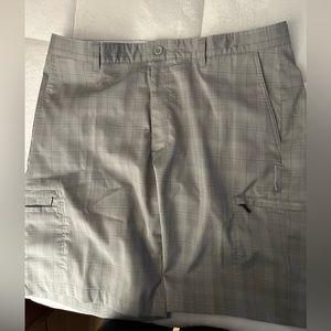 Men’s Greg Norman shorts